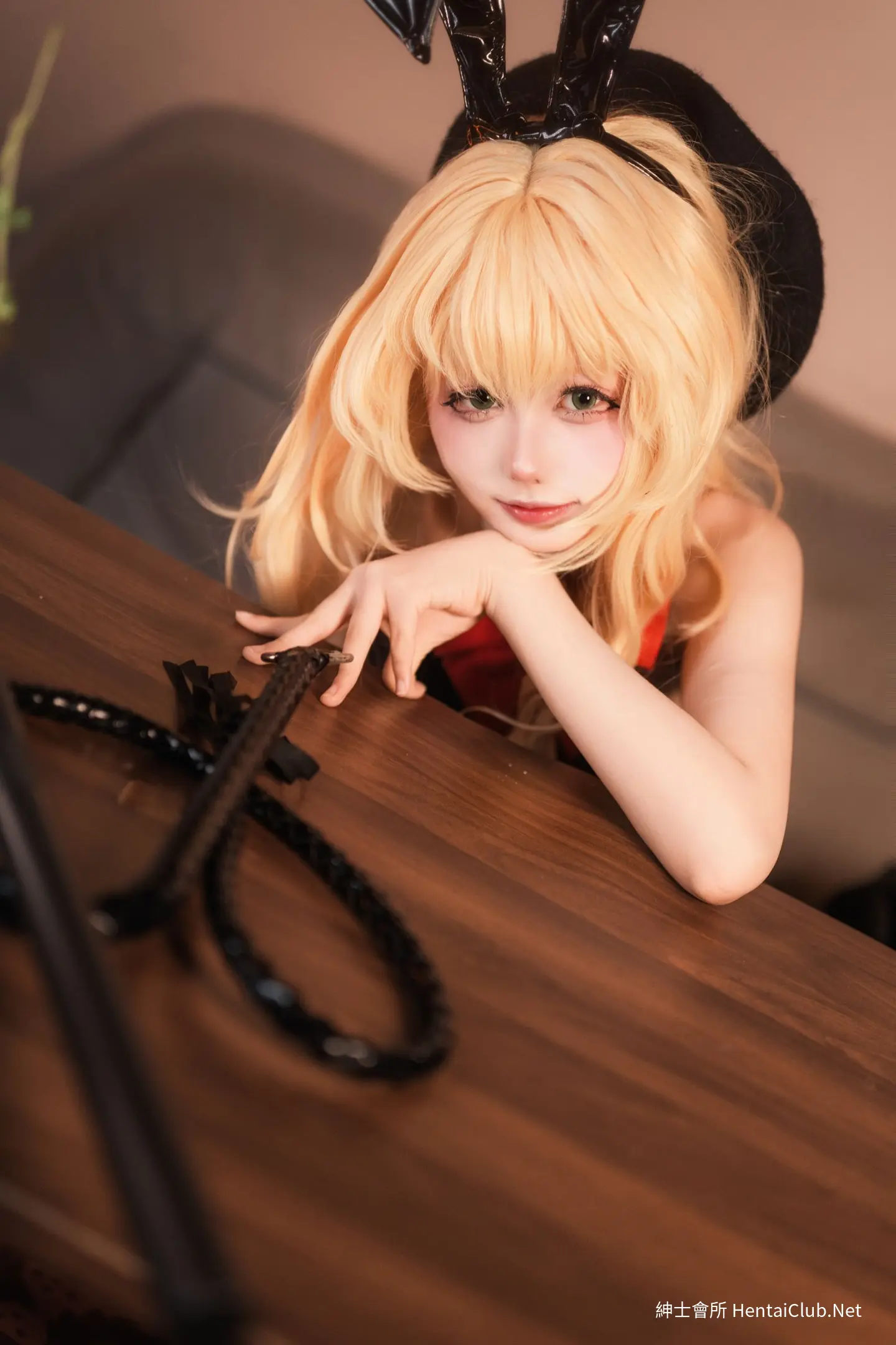 皋月病のyuki 笑面教授 兔女郎