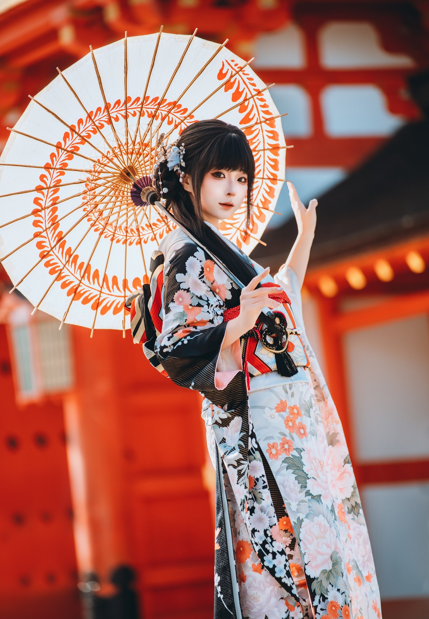 《秋寻》红和服少女写真-小布丁文化传媒